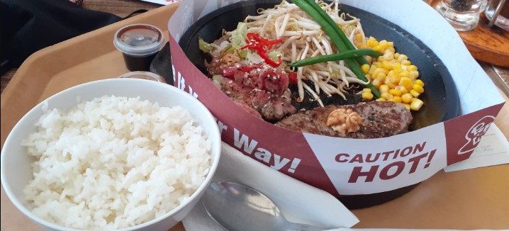 Pepper Lunch Kota Kasablanka Majestin Yulis, 1. WS Waroeng Steak & Shake Tebet, 2. Abuba Steak Tebet, 3. Cutt & Grill – Tebet, 4. Steak Hotel by Holycow Kota Kasablanka, 5. Steak 21 – Kota Kasablanka, 6. Pepper Lunch Kota Kasablanka, 7. Karnivor Kota Kasablanka, 8. Riva Grill Bar & Terrace At Wyndham Casablanca Jakarta, 9. Sirlo Steak