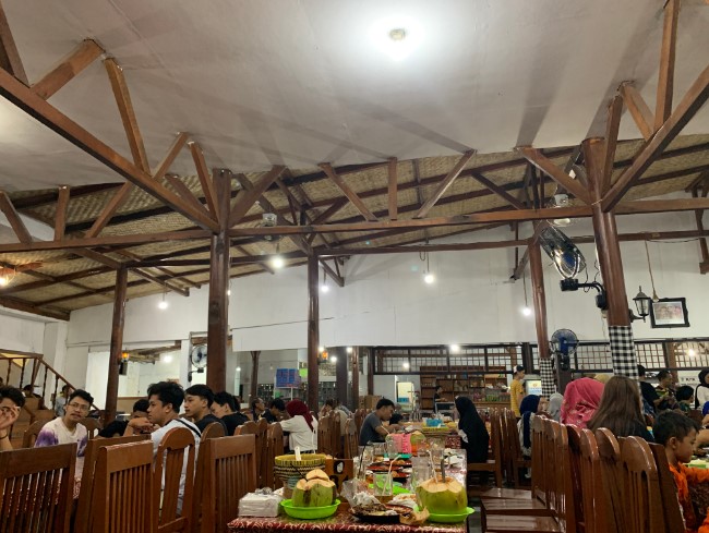 RM Risma seafood (Pasar Ikan Pangandaran) Ichlas Damar, 1. RM Karya Bahari 3 Fresh Sea Food, 2. Brillo Pizza, 3. Pondok Pangandaran, 4. Warung Sate Galunggung, 5. Yan’s Seafood, 6. Sari Laut Rasa Sayang, 7. RM Risma seafood (Pasar Ikan Pangandaran), 8. Kampung Turis Pangandaran, 9. Minasari Fresh Seafood Pangandaran, 10. MORGAN Seafood Pangandaran, 11. Grand Nanjung Resto, 12. Bakso Podomoro, 13. RM. Soto Jarkomi, 14. RM Chez Mama Cilacap, 15. Rumah Makan Bu Sarman, 16. Green Garden Cafe Pangandaran, 17. Java Kitchen, 18. Mady’s Gelato Caffe &amp; Grill, 19. Rumah Makan Berkah Seafood, 20. Serba Sambal Grand Pangandaran, 21. Warung Dapoer Kampoeng
