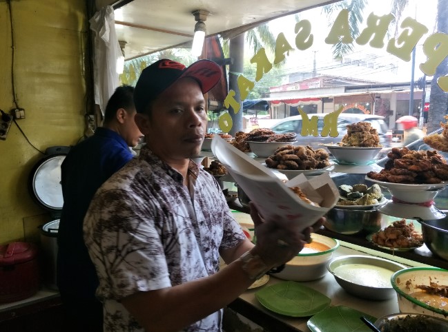 RM. Ampera Sakato suryo purnomo edi, 1. Cerita Rasa Nusantara, 2. Andakar Steak, 3. Warung Betawi H. Muhayar, 4. Ayam Goreng Suharti, 5. Warung Betawi H. Apen, 6. Lembur Kuring Bibet, 7. Kuri Kuri, 8. Pusat Jajan Kuliner Kampung Kandang, 9. Pondok Geulis, 10. RM. Ampera Sakato, 11. Nasi Kucing Ragunan, 12. Jambo Kupi, 13. Brown Fox Waffle &amp; Coffee, 14. Javatic Cafe &amp; Resto, 15. Roti Bakar 88 Ampera, 16. Sanur Kafe