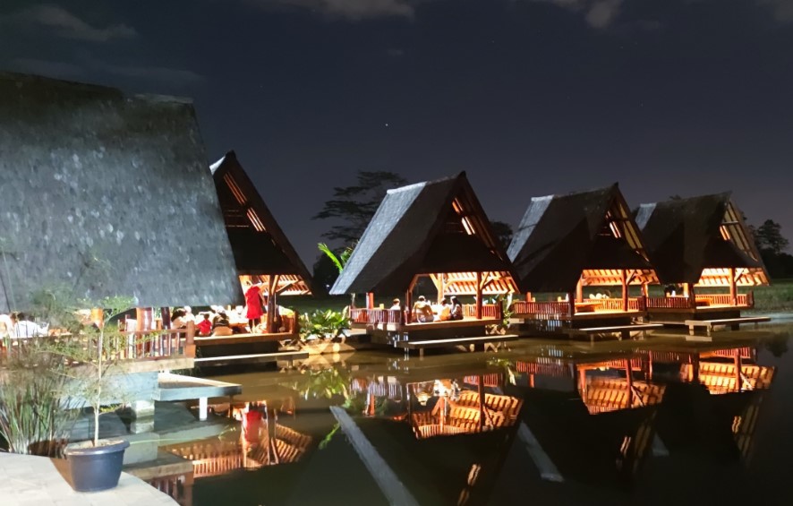 RM. Lembur Konang Nofiem Taufiqul Akbar, 1. Saung Ranggon, 2. Mie Bakso Laksana, 3. Rumah Makan Saung Gunung Jati, 4. Nini Anteh Warung Sangu Tasik, 5. Rumah Makan Ampera, 6. Kupat Tahu Mangunreja, 7. Saung Hegarsari, 8. RM. Lembur Konang, 9. RM. Saung Jembar, 10. Warung Nasi Ampera, 11. Bubur Ayam Kalektoran H. Zenal, 12. Warung Nasi Hj Ocoh, 13. Warung Nasi Halaman, 14. Soto Ayam Pataruman, 15. Saung Botram Biotirta, 16. Rumah Makan Pantai Dadaha, 17. Osaka Sushi Tasikmalaya, 18. Nasi TO Tutug Oncom Kalektoran, 19. Nasi Cikur Teh Rena / Utep, 20. Pecel Oranye Asli