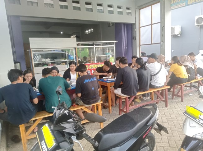 RM. Soto Jarkomi Dicky Bhakti Permadi, 1. RM Karya Bahari 3 Fresh Sea Food, 2. Brillo Pizza, 3. Pondok Pangandaran, 4. Warung Sate Galunggung, 5. Yan’s Seafood, 6. Sari Laut Rasa Sayang, 7. RM Risma seafood (Pasar Ikan Pangandaran), 8. Kampung Turis Pangandaran, 9. Minasari Fresh Seafood Pangandaran, 10. MORGAN Seafood Pangandaran, 11. Grand Nanjung Resto, 12. Bakso Podomoro, 13. RM. Soto Jarkomi, 14. RM Chez Mama Cilacap, 15. Rumah Makan Bu Sarman, 16. Green Garden Cafe Pangandaran, 17. Java Kitchen, 18. Mady’s Gelato Caffe &amp; Grill, 19. Rumah Makan Berkah Seafood, 20. Serba Sambal Grand Pangandaran, 21. Warung Dapoer Kampoeng