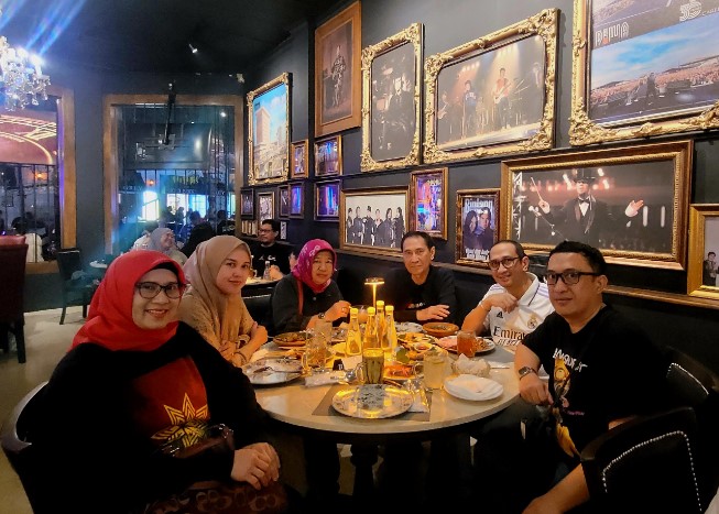 Restoe Boemi Braga G.M. Lucki Junursyah, 1. Braga Permai, 2. Kopi Toko Djawa, 3. Limarasa Braga, 4. Ayam Goreng Sari Manis Suniaratu, 5. Winglok Hongkong Dimsum Braga, 6. Bandung Suki, 7. Bacang Panas Braga, 8. Restoe Boemi Braga, 9. Suis Butcher Braga, 10. Angkringan Teteh, 11. Noi Nan Pat Chawadee, 12. Bakmi Telur Bebek Sen Sen