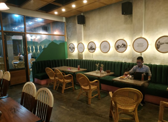 Romansa Jakarta Ibrahim Syahril, 1. Kopi Oey, 2. Sabang 16 Kopi &amp; Srikaya, 3. Natrabu, 4. The Atjeh Connection Neo Sabang, 5. Nasi Gandul khas Pati, 6. Warung Soto Ceker &amp; Ranjau Pak Gendut, 7. Soto Kudus Ayam Kampung Kembang Joyo, 8. Romansa, 9. Soto Banjar Bang Suhai, 10. Rumah Makan Padang Sabang Jaya, 11. Warteg Ibu Sopi, 12. Warteg Ibu Wati