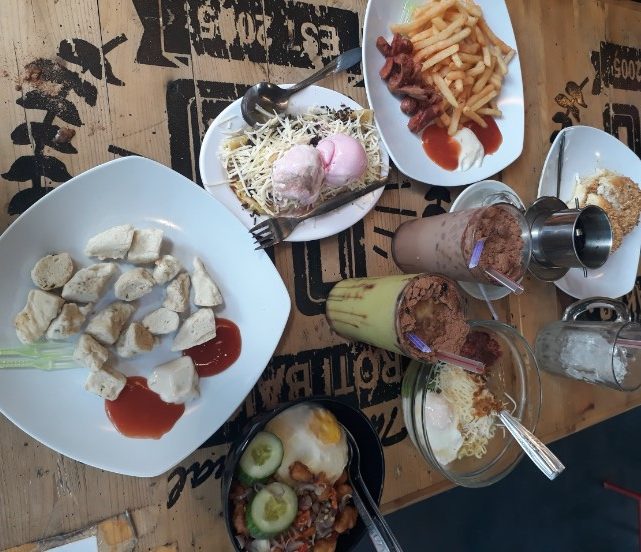 Roti Bakar 88 Ampera YADI GAMING, 1. Cerita Rasa Nusantara, 2. Andakar Steak, 3. Warung Betawi H. Muhayar, 4. Ayam Goreng Suharti, 5. Warung Betawi H. Apen, 6. Lembur Kuring Bibet, 7. Kuri Kuri, 8. Pusat Jajan Kuliner Kampung Kandang, 9. Pondok Geulis, 10. RM. Ampera Sakato, 11. Nasi Kucing Ragunan, 12. Jambo Kupi, 13. Brown Fox Waffle &amp; Coffee, 14. Javatic Cafe &amp; Resto, 15. Roti Bakar 88 Ampera, 16. Sanur Kafe