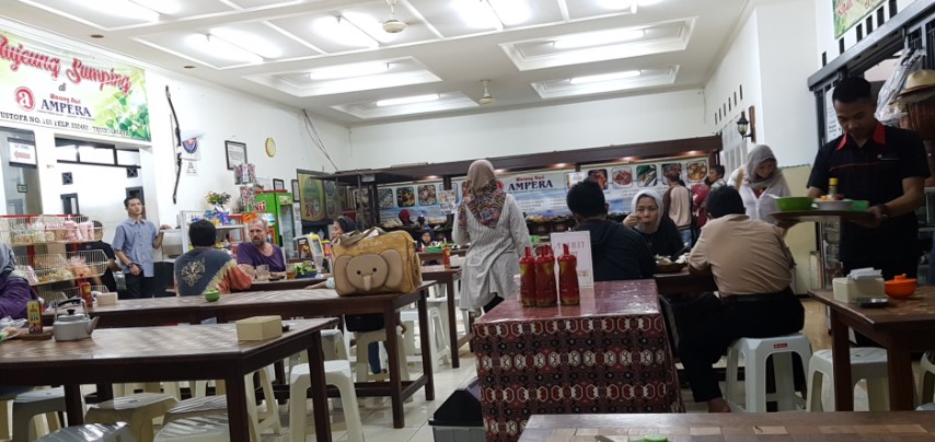 Rumah Makan Ampera Tentapel Citapen, 1. Saung Ranggon, 2. Mie Bakso Laksana, 3. Rumah Makan Saung Gunung Jati, 4. Nini Anteh Warung Sangu Tasik, 5. Rumah Makan Ampera, 6. Kupat Tahu Mangunreja, 7. Saung Hegarsari, 8. RM. Lembur Konang, 9. RM. Saung Jembar, 10. Warung Nasi Ampera, 11. Bubur Ayam Kalektoran H. Zenal, 12. Warung Nasi Hj Ocoh, 13. Warung Nasi Halaman, 14. Soto Ayam Pataruman, 15. Saung Botram Biotirta, 16. Rumah Makan Pantai Dadaha, 17. Osaka Sushi Tasikmalaya, 18. Nasi TO Tutug Oncom Kalektoran, 19. Nasi Cikur Teh Rena / Utep, 20. Pecel Oranye Asli