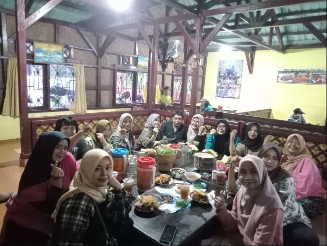 Rumah Makan Pantai Dadaha Winda Widayanti, 1. Saung Ranggon, 2. Mie Bakso Laksana, 3. Rumah Makan Saung Gunung Jati, 4. Nini Anteh Warung Sangu Tasik, 5. Rumah Makan Ampera, 6. Kupat Tahu Mangunreja, 7. Saung Hegarsari, 8. RM. Lembur Konang, 9. RM. Saung Jembar, 10. Warung Nasi Ampera, 11. Bubur Ayam Kalektoran H. Zenal, 12. Warung Nasi Hj Ocoh, 13. Warung Nasi Halaman, 14. Soto Ayam Pataruman, 15. Saung Botram Biotirta, 16. Rumah Makan Pantai Dadaha, 17. Osaka Sushi Tasikmalaya, 18. Nasi TO Tutug Oncom Kalektoran, 19. Nasi Cikur Teh Rena / Utep, 20. Pecel Oranye Asli