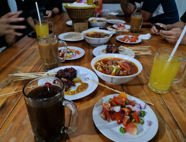 Sate Kambing Hanjawar thesuhu master, 1. Sate Kambing Hanjawar, 2. Warung Nasi Alam Sunda, 3. Saung Nikmat Cianjur, 4. Sate Shinta, 5. Sate Maranggi Sari Asih, 6. RM Empat Dara, 7. RM Sunda Rasa 2, 8. Ikan Bakar Cianjur, 9. RM. Ampera 2 Tak, 10. Sabore Kitchen, 11. D’Kaoem Baso So’Un Cafe &amp; Resto, 12. Rumah Makan Saung Awi 88, 13. RM Ikan Bakar Teh Yesi, 14. Secret Garden Cianjur, 15. Tuang &amp; Leut , 16. Tan Keng Cu Resto &amp; Bakery, 17. Nelayan Seafood Cianjur, 18. RUMAH MAKAN KHAS SUNDA H.M.NANA, 19. RM Teh Sari, 20. RM AYAM GORENG JAKARTA, 21. Warung Pempek 168 @wrp168, 22. Cari Cara by Uptodate, 23. De Baksoku, 24. Saung de Faqih, 25. RM Sudi Mampir Akhoen NEW, 26. Mak Ecih Café