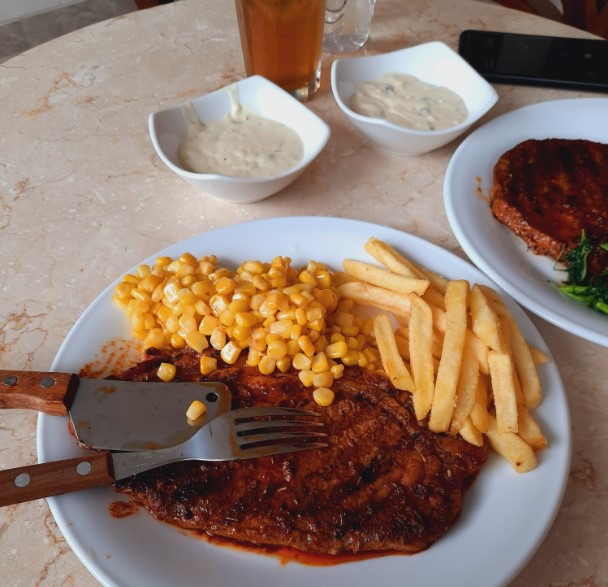 Sirlo Steak Azhari Zaki Sentanu, 1. WS Waroeng Steak & Shake Tebet, 2. Abuba Steak Tebet, 3. Cutt & Grill – Tebet, 4. Steak Hotel by Holycow Kota Kasablanka, 5. Steak 21 – Kota Kasablanka, 6. Pepper Lunch Kota Kasablanka, 7. Karnivor Kota Kasablanka, 8. Riva Grill Bar & Terrace At Wyndham Casablanca Jakarta, 9. Sirlo Steak