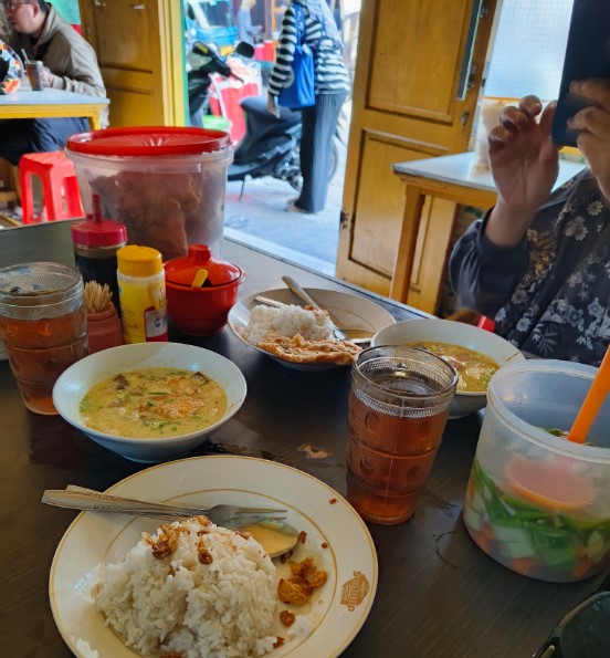 Soto Jakarta Bang Madi lucky hanjono Samhudi, 1. Mie Kondang Blok A, 2. kepak madu ma’el, 3. Ratangga Coffee and Bites, 4. Sambal Ambu, 5. Warung Teteh Nasi Liwet, 6. Bakwan Pabean, 7. Bakmi Jawa Mas Yono, 8. Bebek Goreng Pak Joko Putra, 9. Soto Jakarta Bang Madi, 10. Waroeng Tiki Taka, 11. Warung Dapur Lamongan, 12. K-Mart Bunsik