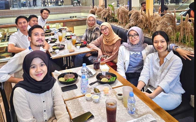Steak Hotel by Holycow Kota Kasablanka erly fitrianti, 1. WS Waroeng Steak & Shake Tebet, 2. Abuba Steak Tebet, 3. Cutt & Grill – Tebet, 4. Steak Hotel by Holycow Kota Kasablanka, 5. Steak 21 – Kota Kasablanka, 6. Pepper Lunch Kota Kasablanka, 7. Karnivor Kota Kasablanka, 8. Riva Grill Bar & Terrace At Wyndham Casablanca Jakarta, 9. Sirlo Steak