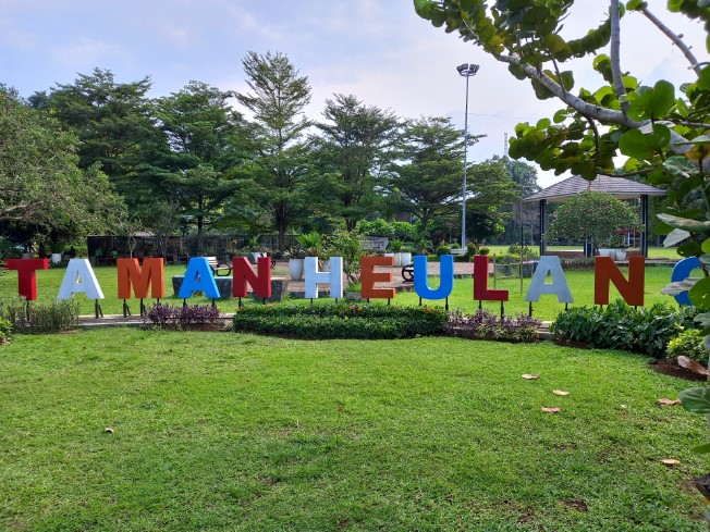 Taman Heulang Dicky Suparman, 1. Taman Sempur, 2. Taman Heulang, 3. Taman Kencana, 4. Taman Corat Coret, 5. Taman Meksiko, 6. Taman Peranginan, 7. Taman Kaulinan, 8. Taman Buah Mekarsari, 9. Taman Air Mancur, 10. Taman Cipaku, 11. Lapangan Kresna, 12. Taman Ekspresi, 13. Kebun Wisata Ilmiah