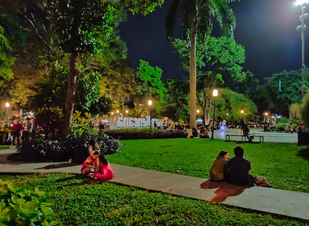 Taman Kencana Muhamad Ridwan, 1. Taman Sempur, 2. Taman Heulang, 3. Taman Kencana, 4. Taman Corat Coret, 5. Taman Meksiko, 6. Taman Peranginan, 7. Taman Kaulinan, 8. Taman Buah Mekarsari, 9. Taman Air Mancur, 10. Taman Cipaku, 11. Lapangan Kresna, 12. Taman Ekspresi, 13. Kebun Wisata Ilmiah