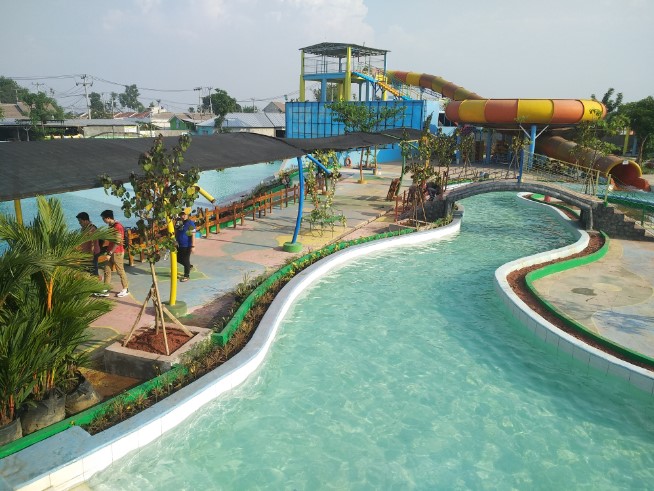 Taman Ombak Karawang Satrio Purindo Sukses, 1. Wonderland Adventure Park, 2. Taruma Leisure Waterpark, 3. Planet Waterboom Cikampek, 4. Waterboom Elmujira, 5. Kolam renang Rawa Sikut, 6. Resinda Sport Club, 7. Kolam Renang Pucung Cikampek, 8. Oase Swimming Club, 9. Kolam Renang PD Prakasa , 10. Cipaga Stone Park, 11. Kampung Turis Water & Adventure Park, 12. Taman Ombak Karawang, 13. Kolam Renang Hud-Hud, 14. Garden Waterpark Pucung, 15. Kolam Renang Antic Palumbonsari, 16. Tirtasari Park & Waterboom, 17. Kolam Renang San Diego Hills, 18. Waterpark Super Splash