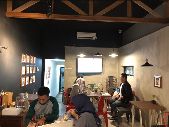 Taeun Coffee &amp; Works Vyna, 1. Cafe Bali, 2. Bober Cafe, 3. Tilu Kitchen and Patisserie, 4. Jenderal Kopi Nusantara Buwas, 5. Wheels Coffee Roasters Heritage Lifestyle Hub, 6. Kopi Toko Djawa Bandung, 7. Riau 20, 8. Kedai Asmara, 9. Kopi Kohi, 10. Taeun Coffee &amp; Works, 11. Kopi Scooter Singapore Kopitiam, 12. Dakken Restaurant, 13. 90 Gourmet