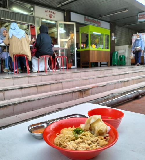 Toko Kami Makmur pohon bumi, 1. Bakmi GM – Melawai, 2. Sinar Utama Mie Ayam Setiap Hari, 3. Golden Lamian Stasiun MRT Blok M, 4. Bakmi Tjo Kin, 5. Bakmiaw Noodle House, 6. Toko Kami Makmur, 7. Bakmi Khas Jaksel, 8. Kopi Godog, 9. Bakmi Cwims, 10. kantoi, 11. Bakmi Piring, 12. Bakmi Afan, 13. Bakmie Melawaai 77