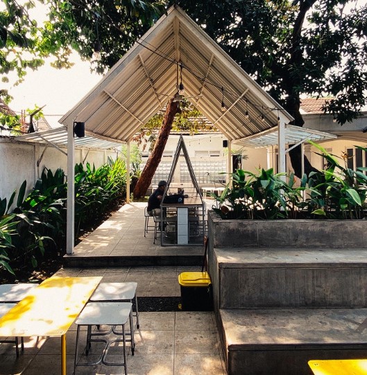 Twin House Blok M Nicko D, 1. Walking Drums, 2. De Entrance Arkadia, 3. Hause Rooftop Setiabudi, 4. Kopi Nako Tebet, 5. Gordi HQ, 6. Titik Temu Cafe – Cipete, 7. Six Ounces Coffee Panglima Polim, 8. Sama Dengan Antasari, 9. Twin House Blok M, 10. BRUNO Cafe in the Park, 11. Living with L.O.F, 12. Garden Cafe, 13. Ecaps, 14. Kopi Kemara, 15. Up All Might Space, 16. EVERYONE COFFEE, 17. Kopi SANA Wijaya, 18. Mandira’s Garden
