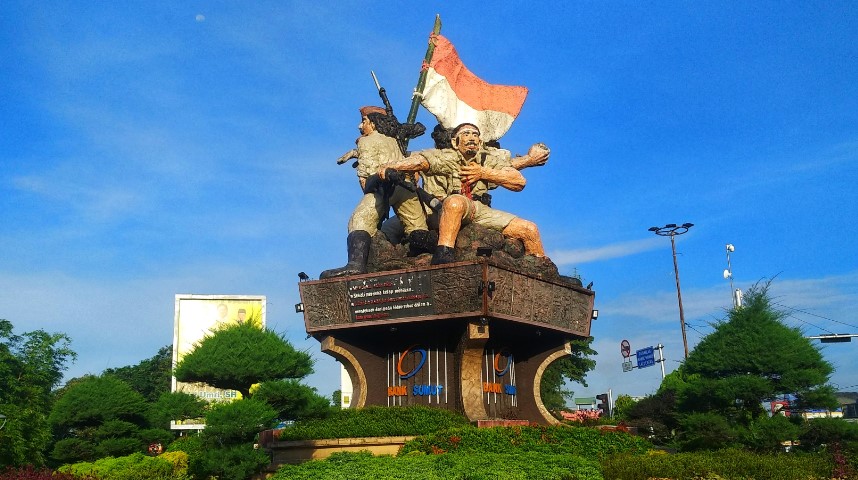 Tugu PerJuangan 45 Binjai KHAIRUNNAS ZK, 1. Sawah Lukis, 2. Pelaruga, 3. Wisata Batu Katak, 4. Pantai Sentabi Group, 5. Pemandian Alam Wak Jowo, 6. Pantai Florida, 7. Kolam Abadi, 8. Taman Edukasi Binjai, 9. Titik Nol Kota Binjai atau Tugu PerJuangan 45 Binjai, 10. Air Terjun Siluman atau Namo Belanga