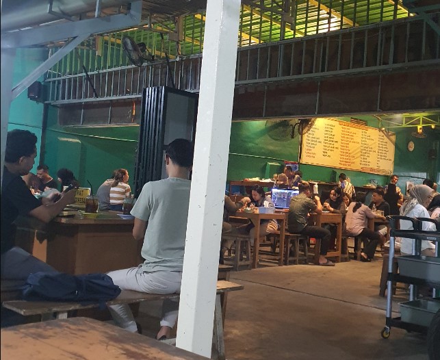 WEDANGAN BASUKI SONDAKAN Frans Sipahutar, 1. Cafe Tiga Ceret, 2. Omah Londo, 3. Wedangan Mantap, 4. Wedangan Pendhopo, 5. WEDANGAN Cangkir Blirik, 6. Wedangan Nala Gareng, 7. Wedangan Mbah Wiryo, 8. Angkringan Omah Semar, 9. Wedangan Echo(honggowongso), 10. Wedangan Basuki Sondakan, 11. Wedangan Radjiman Plus, 12. Angkringan Murah Special Bu Nduth Pokwe