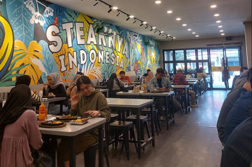 WS Waroeng Steak & Shake Tebet ulva wibawa, 1. WS Waroeng Steak & Shake Tebet, 2. Abuba Steak Tebet, 3. Cutt & Grill – Tebet, 4. Steak Hotel by Holycow Kota Kasablanka, 5. Steak 21 – Kota Kasablanka, 6. Pepper Lunch Kota Kasablanka, 7. Karnivor Kota Kasablanka, 8. Riva Grill Bar & Terrace At Wyndham Casablanca Jakarta, 9. Sirlo Steak