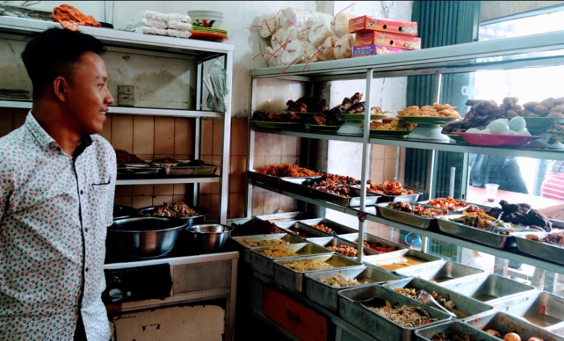Warteg Ibu Sopi, 1. Kopi Oey, 2. Sabang 16 Kopi &amp; Srikaya, 3. Natrabu, 4. The Atjeh Connection Neo Sabang, 5. Nasi Gandul khas Pati, 6. Warung Soto Ceker &amp; Ranjau Pak Gendut, 7. Soto Kudus Ayam Kampung Kembang Joyo, 8. Romansa, 9. Soto Banjar Bang Suhai, 10. Rumah Makan Padang Sabang Jaya, 11. Warteg Ibu Sopi, 12. Warteg Ibu Wati