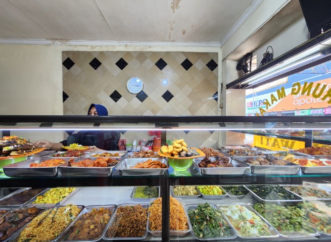 Warteg Ibu Wati Yuliana Pratiwi, 1. Kopi Oey, 2. Sabang 16 Kopi &amp; Srikaya, 3. Natrabu, 4. The Atjeh Connection Neo Sabang, 5. Nasi Gandul khas Pati, 6. Warung Soto Ceker &amp; Ranjau Pak Gendut, 7. Soto Kudus Ayam Kampung Kembang Joyo, 8. Romansa, 9. Soto Banjar Bang Suhai, 10. Rumah Makan Padang Sabang Jaya, 11. Warteg Ibu Sopi, 12. Warteg Ibu Wati