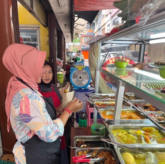 Warung Dapur Lamongan Rio Rinaldo, 1. Mie Kondang Blok A, 2. kepak madu ma’el, 3. Ratangga Coffee and Bites, 4. Sambal Ambu, 5. Warung Teteh Nasi Liwet, 6. Bakwan Pabean, 7. Bakmi Jawa Mas Yono, 8. Bebek Goreng Pak Joko Putra, 9. Soto Jakarta Bang Madi, 10. Waroeng Tiki Taka, 11. Warung Dapur Lamongan, 12. K-Mart Bunsik