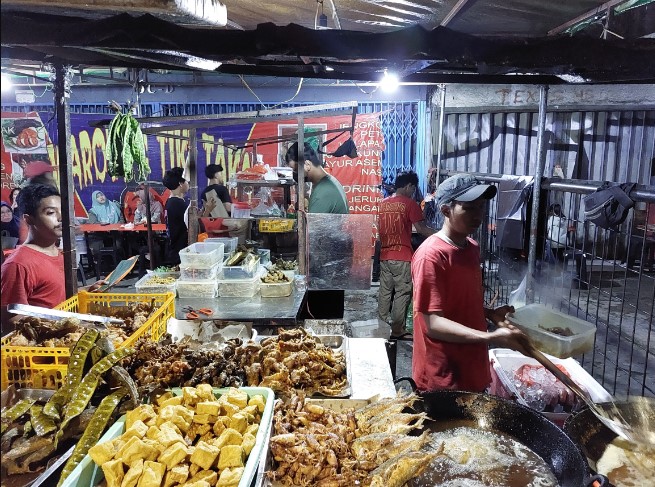 Waroeng Tiki Taka Nurman Riyadi Rahman, 1. Mie Kondang Blok A, 2. kepak madu ma’el, 3. Ratangga Coffee and Bites, 4. Sambal Ambu, 5. Warung Teteh Nasi Liwet, 6. Bakwan Pabean, 7. Bakmi Jawa Mas Yono, 8. Bebek Goreng Pak Joko Putra, 9. Soto Jakarta Bang Madi, 10. Waroeng Tiki Taka, 11. Warung Dapur Lamongan, 12. K-Mart Bunsik