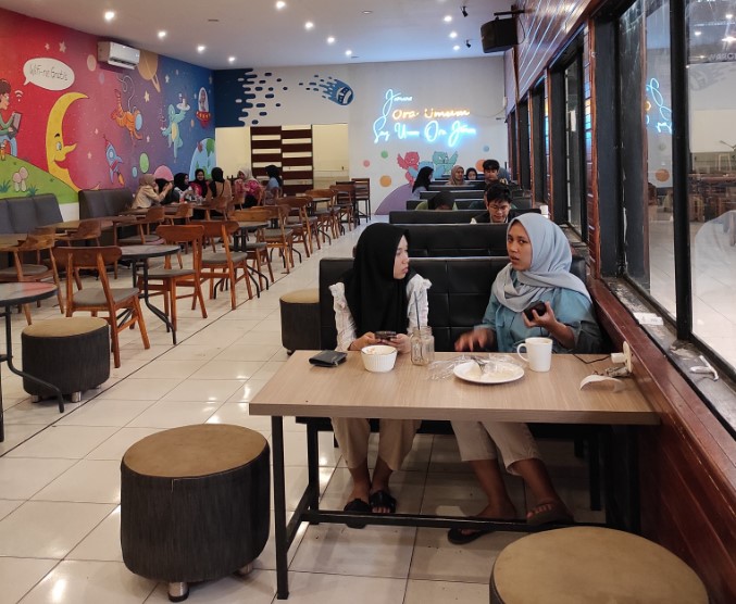 Waroenk Ora Umum Belia Kiki, 1. Waroenk Ora Umum, 2. Loja De Cafe, 3. Shushu Milkshake, 4. Quattro Café, 6. Jail break Cafe, 7. Bento Kopi Purwokerto, 8. Hangout Cafe &amp; Restaurant, 9. Bunto’s Cafe, 10. Lav Cafe Purwokerto, 11. Warak Koffie, 12. Nicetime Cafe Purwokerto, 13. et al Coffee Purwokerto, 14. Punkalan Coffee, 15. Fore Coffee Palma Sudirman Purwokerto, 16. Ramsha Sisha and Cafe, 17. Grey CTE, 18. Level Up Resto &amp; Bar, 19. Warung Kopi Sanger Purwokerto