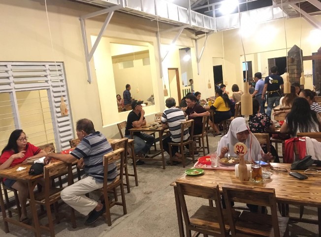 Wedangan Echo(honggowongso), 1. Cafe Tiga Ceret, 2. Omah Londo, 3. Wedangan Mantap, 4. Wedangan Pendhopo, 5. WEDANGAN Cangkir Blirik, 6. Wedangan Nala Gareng, 7. Wedangan Mbah Wiryo, 8. Angkringan Omah Semar, 9. Wedangan Echo(honggowongso), 10. Wedangan Basuki Sondakan, 11. Wedangan Radjiman Plus, 12. Angkringan Murah Special Bu Nduth Pokwe