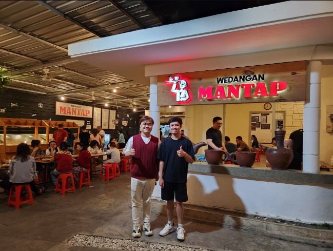 Wedangan Mantap Ponco Handoko, 1. Cafe Tiga Ceret, 2. Omah Londo, 3. Wedangan Mantap, 4. Wedangan Pendhopo, 5. WEDANGAN Cangkir Blirik, 6. Wedangan Nala Gareng, 7. Wedangan Mbah Wiryo, 8. Angkringan Omah Semar, 9. Wedangan Echo(honggowongso), 10. Wedangan Basuki Sondakan, 11. Wedangan Radjiman Plus, 12. Angkringan Murah Special Bu Nduth Pokwe