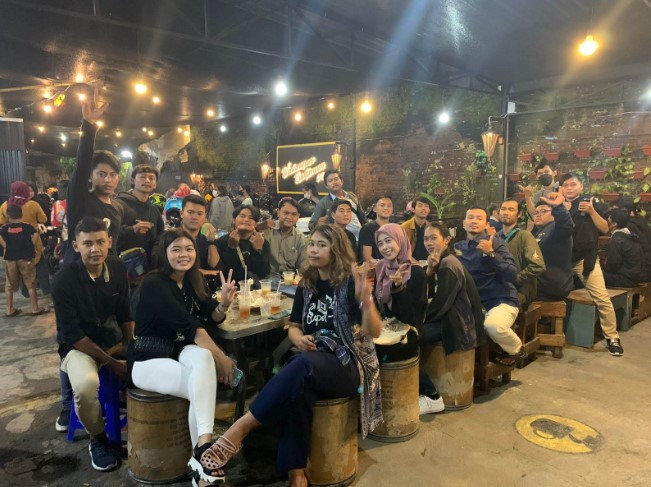 Wedangan Radjiman Plus Esa Sarah, 1. Cafe Tiga Ceret, 2. Omah Londo, 3. Wedangan Mantap, 4. Wedangan Pendhopo, 5. WEDANGAN Cangkir Blirik, 6. Wedangan Nala Gareng, 7. Wedangan Mbah Wiryo, 8. Angkringan Omah Semar, 9. Wedangan Echo(honggowongso), 10. Wedangan Basuki Sondakan, 11. Wedangan Radjiman Plus, 12. Angkringan Murah Special Bu Nduth Pokwe