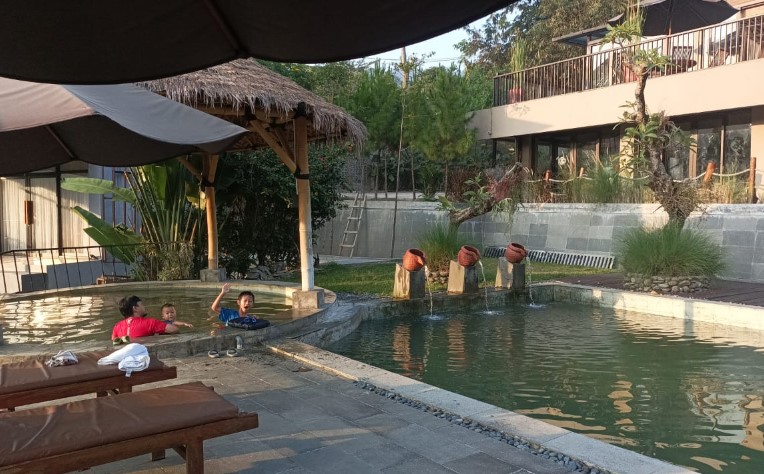 Amerta cafe and resort tefi aida, 1. Tirta Sanita, 2. Pemandian Air Panas Gunung Pancar, 3. Pemandian Air Panas Kawah Ratu, 4. Pemandian Air Panas Ciparay, 5. Situs Gunung Peyek, 6. Jbound Geo Edu Park Air Panas Gunung Malang, 7. Pemandian Air Panas Gunung Kapur (TIRTA SAYAGA), 8. Amerta cafe and hot spring resort, 9. Lembah Cipanas kelapa 3 dan riverside, 10. Lembah Alam Tirta, 11. Kolam Pemandian Air Panas Gn Panjang, 12. Pemandian Belerang Ciasin