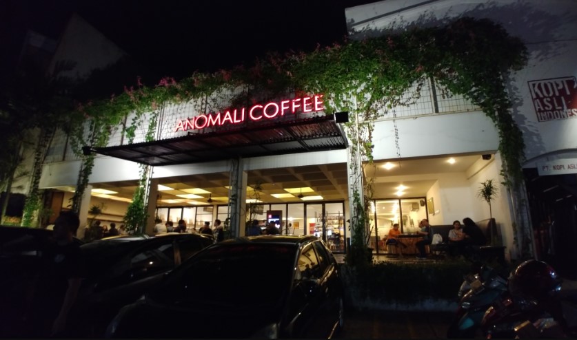 Anomali Coffee Menteng Victor Ricardo, 1. Bakoel Koffie Cikini, 2. Anomali Coffee Menteng, 3. Giyanti Coffee Roastery, 4. Kedai Tjikini, 5. Saudagar Kopi Sabang, 6. 1/15 Coffee, Menteng, 7. Sabang 16 Kopi & Srikaya, 8. Yan Kedai Kopi, 9. Kawisari Cafe & Eatery, 10. Djakarta Kafe, 11. Ombé Kofie Menteng, 12. Coffee 31 Menteng, 13. Brown Bag, 14. Jakarta Coffee House, 15. Luwih Coffee, 16. Amalgam Coffee Brewery, 17. O’delice Cafe