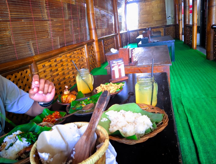 Aneka Sambel Rembang amin tohari, 1. Rumah Makan Hien, 2. Rumah Makan Praukuno, 3. Angkringan Mbok Nom Rembang, 4. Nasi Tahu Serepeh Bu Slamet, 5. Rumah Makan Pinggir Kali, 6. Teras Kota Resto, 7. Aneka Sambel Rembang, 8. Warung Makan Melati, 9. Warung Pesisir, 10. RM.Pondok Asri, 11. Kampung Steak and Blend Rembang, 12. SATU LAGI REMBANG, 13. Citra Resto