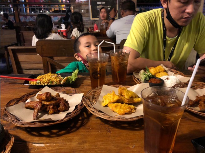 Angkringan Mbok Nom Rembang puri lestari, 1. Rumah Makan Hien, 2. Rumah Makan Praukuno, 3. Angkringan Mbok Nom Rembang, 4. Nasi Tahu Serepeh Bu Slamet, 5. Rumah Makan Pinggir Kali, 6. Teras Kota Resto, 7. Aneka Sambel Rembang, 8. Warung Makan Melati, 9. Warung Pesisir, 10. RM.Pondok Asri, 11. Kampung Steak and Blend Rembang, 12. SATU LAGI REMBANG, 13. Citra Resto