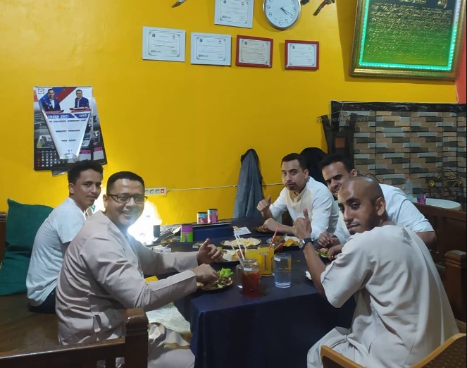 Asinan Bang Sodri Otista, 1. Asinan Betawi H.Mansyur Kamboja, 2. Asinan Betawi Asymuni/H. Udin/Hj. Tati, 3. Asinan Special Ny. Isye Kamboja, 4. Asinan Bang Sodri Otista, 5. ASINAN BETAWI BU NUR. PISANGAN-LAMA, 6. Asinan Eha sejak 1970, 7. Asinan Betawi ibu Fitri, 8. Asinan Betawi Mpok Dini