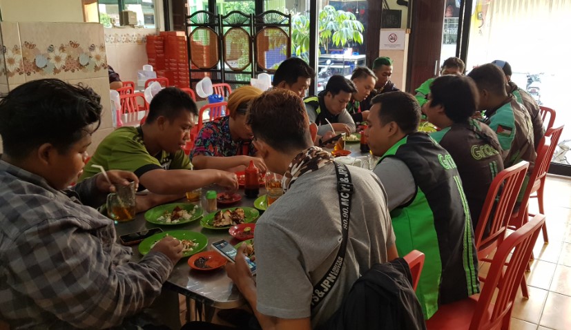 Ayam Bakar 7 Saudara Amanda Suminto Putri, 1. Mie Tiau, 2. Bakso Geol, 3. Wan Tan Mie Asam, 4. Ayam Bakar 7 Saudara, 5. RM. Sederhana Minang, 6. Laksa Medan Nyonya Guat, 7. Bakmie Tien Sim TPI, 8. Warung Pablo n Steak, 9. Hok Siong, 10. Hainam Campur Meri, 11. Restaurant Bamboo House, 12. KARINA ALIE RESTO, 13. Nasi Tim Pejagalan, 14. Masakan Siantar Ahok