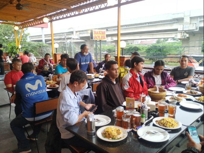Bakmi Golek Sapto Yuliarso, 1. Pancong Rest Coffee, 2. Warung Sate dan Tongseng Pak H. Budi Asli Solo, 3. RM Pagi Sore Kalimalang, 4. Bakmi Golek, 5. MASALALU Cafe – Coffee Shop, 6. Sambal Bakar Indonesia, 7. Abuba Steak, 8. Murame, 9. Bakso Rusuk Solo, 10. Pecel Berkah, 11. Soto Seger Beniing Hj. Tjipti, 12. Bakmi Bintang Gloria, 13. Ayam Penyet Mbah Ji, 14. Obonk Steak &amp; Ribs Buaran, 15. TuanTanah Pondok Bambu, 16. Klangen Coffee &amp; Resto, 17. Rumah Makan Betawi H. Abu