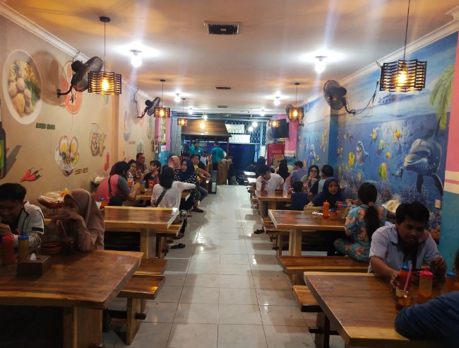 Bakso Geol, 1. Mie Tiau, 2. Bakso Geol, 3. Wan Tan Mie Asam, 4. Ayam Bakar 7 Saudara, 5. RM. Sederhana Minang, 6. Laksa Medan Nyonya Guat, 7. Bakmie Tien Sim TPI, 8. Warung Pablo n Steak, 9. Hok Siong, 10. Hainam Campur Meri, 11. Restaurant Bamboo House, 12. KARINA ALIE RESTO, 13. Nasi Tim Pejagalan, 14. Masakan Siantar Ahok