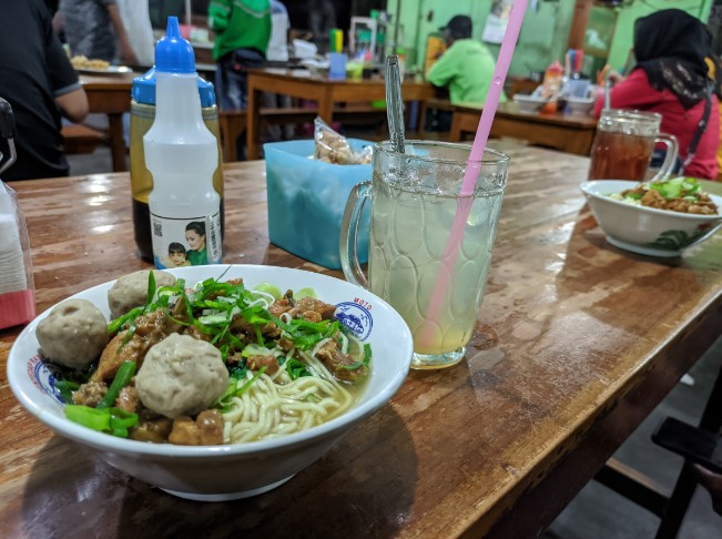 Bakso Super Noe_99, 1. Bebek Goreng Pak H. Dargo – Stasiun Lama, 2. Kedai Makan Satu-Satu, 3. Warung Lesehan Mbak Tin, 4. Sate Gulai Kambing Winong Pak Mustofa, 5. ACC Super Sambal, 6. Bakso Super, 7. Rumah Makan H. Dargo Special Bebek Goreng, 8. Coffee & Resto Satria Bogowonto, 9. Oishii Ramen, 10. Eiffel Ice Cream & Resto, 11. Rumah Makan Asli Simbah Pawiro, 12. Pangena Family Resto & Coffee Shop