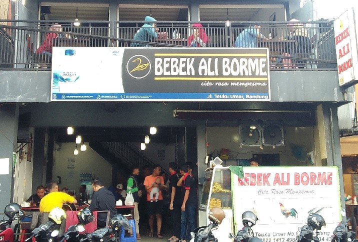 Bebek Ali Borme, 1. Bebek Kaleyo Bandung, 2. Bebek Ali Borme, 3. Bebeke Om Aris Dipatiukur, 4. Warung Nasi Bebek Sinjay, 5. Bebek Salero Bandung, 6. Bebek Merapi Mega Sari, 7. Bebek Bakar Ayayo, 8. Waroeng Bebek Ngarasan, 9. Bebek Goreng Pak Ndut, 10. Bebek Goreng H.Slamet, 11. Bebek Item Mas Wanto, 12. Bebek Stallone, 13. Bebek Kalio Ananda