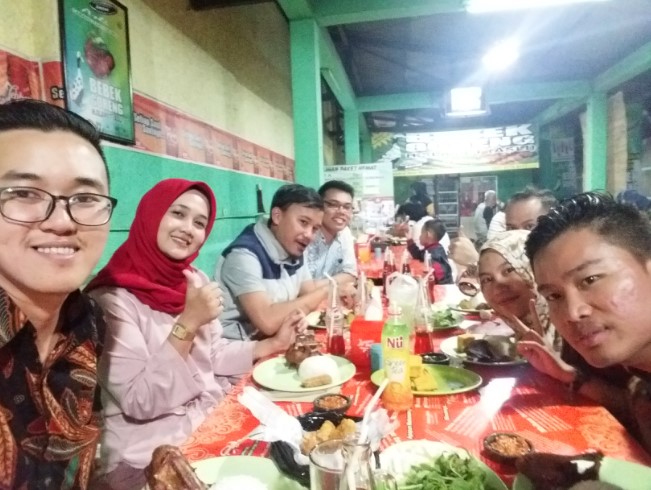 Bebek Goreng Haji Slamet (Asli) Cimahi andri pirates, 1. Rumah Makan Cibabat Ampera, 2. Mymo Mie Baso Ceker, 3. Kedai Ramen Aboy – Cimahi, 4. Kafe KupuKupu, 5. dK resto, 6. Rumah Makan Kiambang Raya, 7. Meepang RAI, 8. Wingz O Wingz Cimahi, 9. Hashi Ramen, 10. RM. Ibu Haji Cijantung (IHC) ASLI Purwakarta, 11. Rumah Makan Ciganea Baros, 12. Giggle Box Cimahi, 13. Rumah Makan Kandang Ayam, 14. Alam Wisata Cimahi, 15. Spesial Soto Boyolali (SSB) Hj Hesti Widodo, Cimahi, 16. Rumah Makan Mirasa, 17. Sate Maranggi & Ayam Bakar Neng Katineung, 18. Ayam Kremes Selimut WR Pusat, 19. Bebek Goreng Haji Slamet (Asli) Cimahi, 20. Bebek Salero, 21. GoGrill-ah!, 22. Gokana Ramen Teppan, 23. Rumah Makan Ramayana II, 24. Warung Sadulur Cimahi