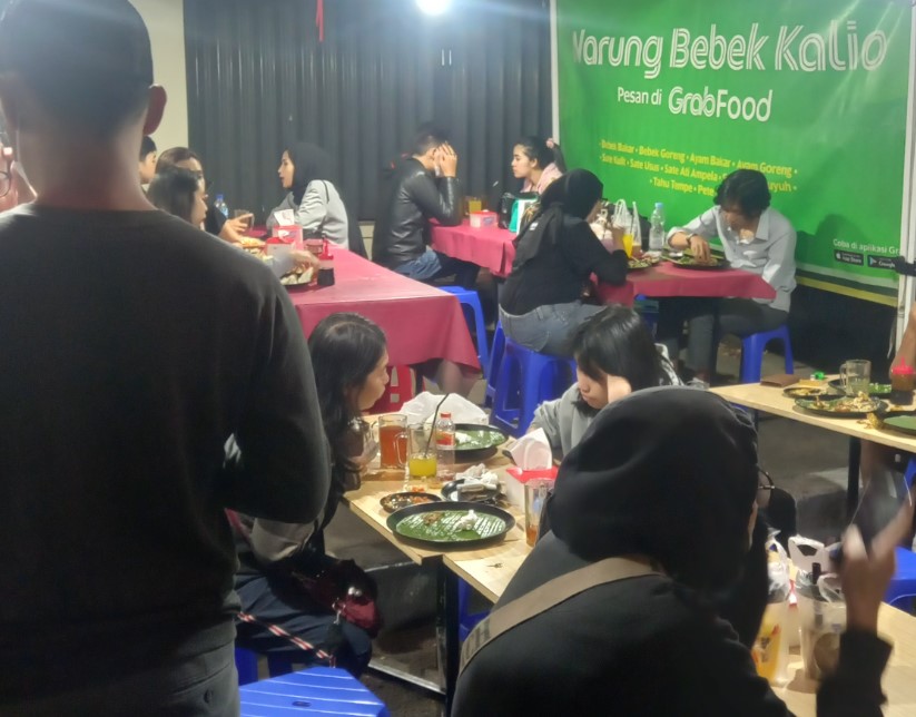 Bebek Kalio Ananda Lengkong JasClaudio, 1. Bebek Kaleyo Bandung, 2. Bebek Ali Borme, 3. Bebeke Om Aris Dipatiukur, 4. Warung Nasi Bebek Sinjay, 5. Bebek Salero Bandung, 6. Bebek Merapi Mega Sari, 7. Bebek Bakar Ayayo, 8. Waroeng Bebek Ngarasan, 9. Bebek Goreng Pak Ndut, 10. Bebek Goreng H.Slamet, 11. Bebek Item Mas Wanto, 12. Bebek Stallone, 13. Bebek Kalio Ananda