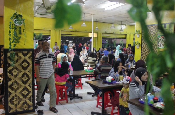 Bebek Salero Bandung, 1. Bebek Kaleyo Bandung, 2. Bebek Ali Borme, 3. Bebeke Om Aris Dipatiukur, 4. Warung Nasi Bebek Sinjay, 5. Bebek Salero Bandung, 6. Bebek Merapi Mega Sari, 7. Bebek Bakar Ayayo, 8. Waroeng Bebek Ngarasan, 9. Bebek Goreng Pak Ndut, 10. Bebek Goreng H.Slamet, 11. Bebek Item Mas Wanto, 12. Bebek Stallone, 13. Bebek Kalio Ananda