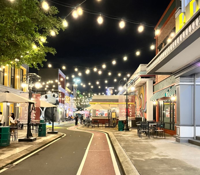 Broadway Jessica Sienny, 1. Taman Santap Rumah Kayu, 2. Lot 9 Cafe & Restaurant, 3. Lubana Sengkol, 4. Gubug Makan Mang Engking The Breeze BSD City, 5. Kayu-Kayu Restaurant, 6. Restaurant Ibu Hj. Kokom, 7. Broadway The Flavor Bliss Alam Sutera, 8. KAWASAN KULINER LAKSA KHAS TANGERANG, 9. Rumah Makan Pondok Lauk, 10. Bambu Oju Seafood and Resto, 11. Remaja Kuring Resto, 12. Warung Bu Kris, 13. TELAGA SEAFOOD MODERNLAND, 14. Warung Kemuning, 15. Soto Bu Tjondro, 16. Roti Nogat, 17. SOP DUREN KEPO, 18. Omnikopi, 19. Nasi Uduk Ketupat Sayur Encim Sukaria, 20. Raja Kepiting, 21. Ayam Bakar Bali Qui Ciputat, 22. Bakso Lesus 3, 23. Bale Nyoenya, 24. Vegetus Vegetarian Serpong, 25. Steak 21, 26. Warung Sate & Tongseng Pak Dadi, 27. Sate Ayam H. Ishak, 28. Haagen Dazs