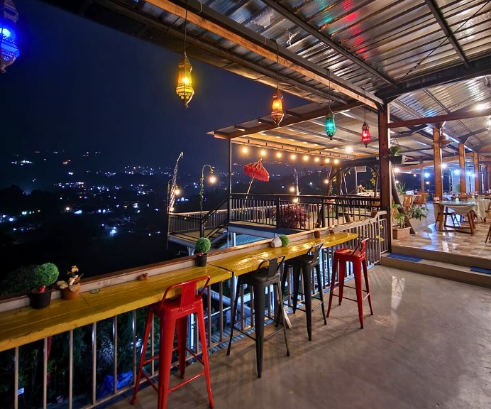 Breeve Hills resto &amp; cafe, 1. Kopi Nako Kebon Jati, 2. Pasir Angin PAS, 3. Bumi Aki Heritage Puncak, 4. Nicole’s Kitchen &amp; Lounge, 5. Bavarian Haus Bratwurst ‘n Grill, 6. Edensor Hills Villa, Resort &amp; Café Shariah, 7. Roofpark Cafe &amp; Restaurant Bogor, 8. Breeve Hills resto &amp; cafe, 9. The Lake House, 10. Kembali Ke Alam, 11. Mamifokobo Café &amp; Kitchen – Ciloto, 12. Waroeng Gumati Cafe &amp; Resto, 13. Kedai kopi abdi, 14. Secret Garden Puncak, 15. Tropical Deck