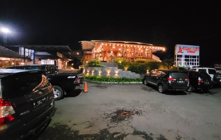 Bumi Aki Heritage Puncak Hilman Kurniawan, 1. Kopi Nako Kebon Jati, 2. Pasir Angin PAS, 3. Bumi Aki Heritage Puncak, 4. Nicole’s Kitchen &amp; Lounge, 5. Bavarian Haus Bratwurst ‘n Grill, 6. Edensor Hills Villa, Resort &amp; Café Shariah, 7. Roofpark Cafe &amp; Restaurant Bogor, 8. Breeve Hills resto &amp; cafe, 9. The Lake House, 10. Kembali Ke Alam, 11. Mamifokobo Café &amp; Kitchen – Ciloto, 12. Waroeng Gumati Cafe &amp; Resto, 13. Kedai kopi abdi, 14. Secret Garden Puncak, 15. Tropical Deck