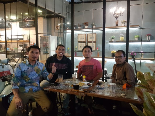 Coffee 31 Menteng Burhan Kholis, 1. Bakoel Koffie Cikini, 2. Anomali Coffee Menteng, 3. Giyanti Coffee Roastery, 4. Kedai Tjikini, 5. Saudagar Kopi Sabang, 6. 1/15 Coffee, Menteng, 7. Sabang 16 Kopi & Srikaya, 8. Yan Kedai Kopi, 9. Kawisari Cafe & Eatery, 10. Djakarta Kafe, 11. Ombé Kofie Menteng, 12. Coffee 31 Menteng, 13. Brown Bag, 14. Jakarta Coffee House, 15. Luwih Coffee, 16. Amalgam Coffee Brewery, 17. O’delice Cafe
