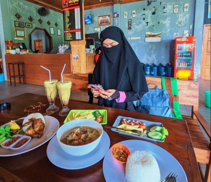 Coffee & Resto Satria Bogowonto Ninja Istiqomah, 1. Bebek Goreng Pak H. Dargo – Stasiun Lama, 2. Kedai Makan Satu-Satu, 3. Warung Lesehan Mbak Tin, 4. Sate Gulai Kambing Winong Pak Mustofa, 5. ACC Super Sambal, 6. Bakso Super, 7. Rumah Makan H. Dargo Special Bebek Goreng, 8. Coffee & Resto Satria Bogowonto, 9. Oishii Ramen, 10. Eiffel Ice Cream & Resto, 11. Rumah Makan Asli Simbah Pawiro, 12. Pangena Family Resto & Coffee Shop