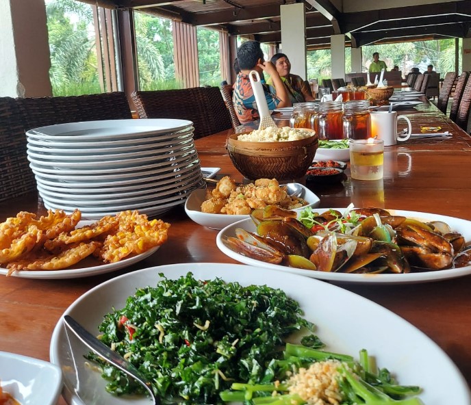 De' Leuit Sensasi Nasi Jambal Dapur Kintamani, 1. Gurih 7, 2. RM. Bumi Aki Bogor, 3. Kluwih Sunda, 4. De’ Leuit Sensasi Nasi Jambal, 5. Kampoeng Koneng, 6. Saung Kuring, 7. Gumati Resto khas Sunda, 8. Medja Restaurant, 9. Gurame Cobek Mang Dayat Yasmin, 10. Gili-Gili Restaurant, 11. Waroeng Ngariung, 12. Warung Nasi Khas Sunda ENDAH